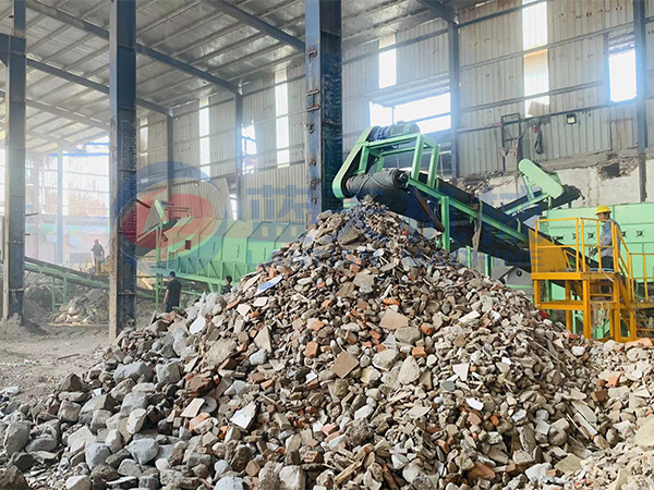 湖北武漢生活垃圾篩分現(xiàn)場